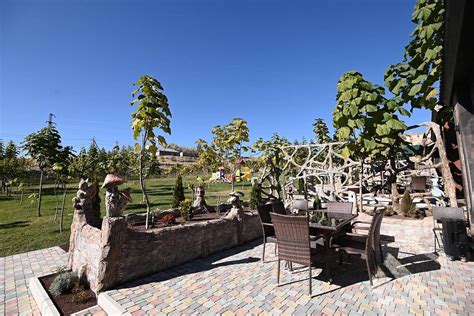 luxury garden garni